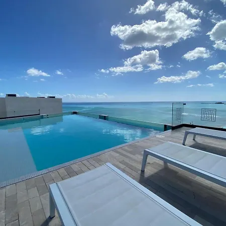 Ocean Front! Amazing Rooftop Pool, Walk To Fifth!