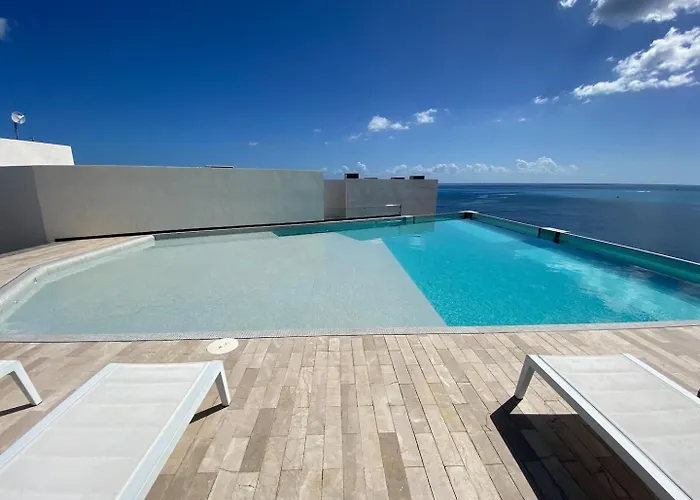 Ocean Front! Amazing Rooftop Pool, Walk To Fifth! *