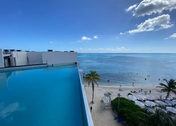 Ocean Front! Amazing Rooftop Pool, Walk To Fifth! Сasa de vacaciones *