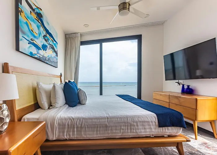 Сasa de vacaciones Ocean Front! Amazing Rooftop Pool, Walk To Fifth! *