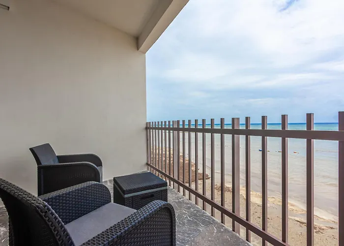 Ocean Front! Amazing Rooftop Pool, Walk To Fifth!