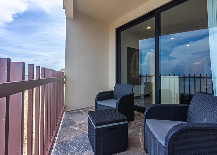 Ocean Front! Amazing Rooftop Pool, Walk To Fifth! Сasa de vacaciones