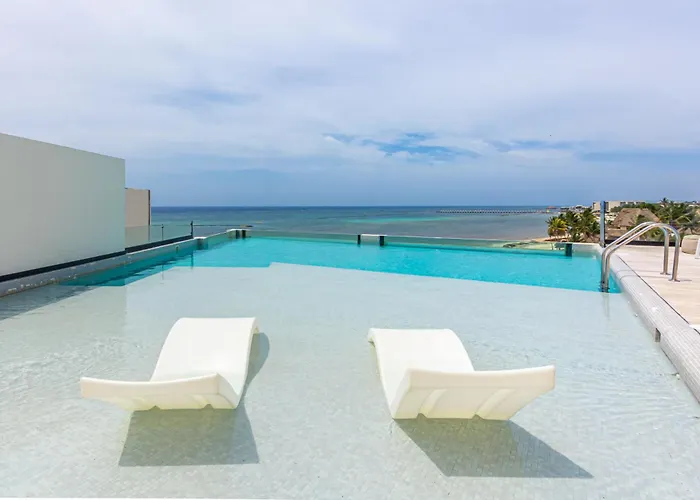 Ocean Front! Amazing Rooftop Pool, Walk To Fifth! Сasa de vacaciones