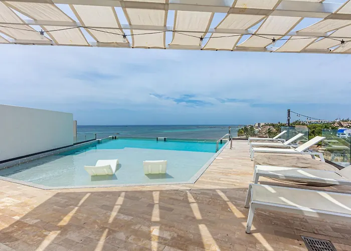Сasa de vacaciones Ocean Front! Amazing Rooftop Pool, Walk To Fifth! *