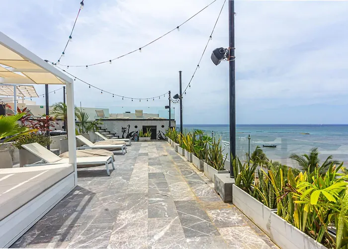 Ocean Front! Amazing Rooftop Pool, Walk To Fifth! Сasa de vacaciones